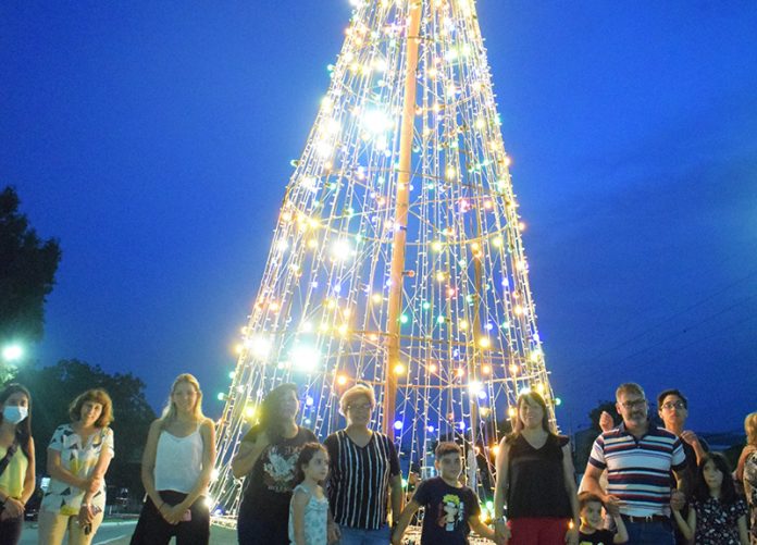 Resistencia encendi el rbol de Navidad ubicado en las avenidas