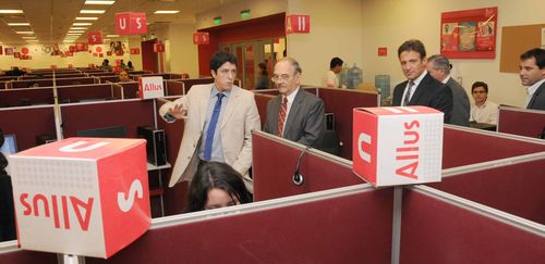 El Gobernador visit el Call Center Allus que incorporar 200