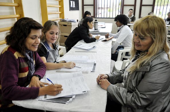 Desarrollo Social censa a adjudicatarios de becas del programa