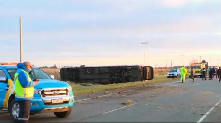 El micro que volc en la Ruta 2 estaba habilitado y cumpl a con