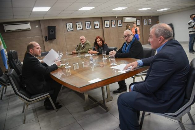 El Ejecutivo firm un convenio con la FECHACO y el Colegio de