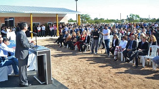 Hermoso Campo Capitanich inaugur una escuela y anunci