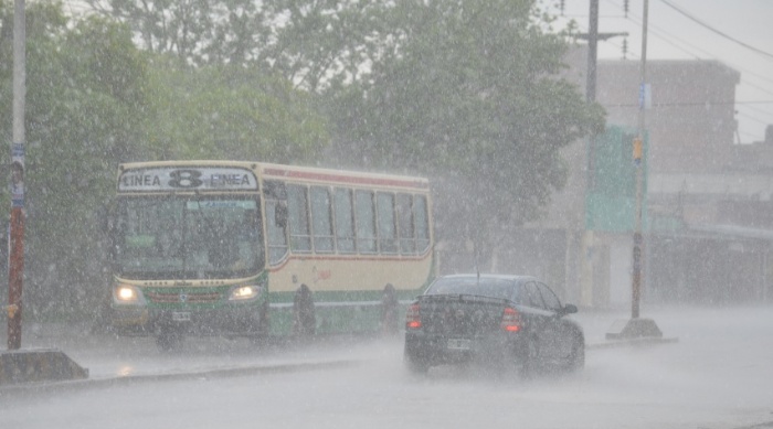 Una lluvia torrencial y tormenta de granizo sorprendi a la zona