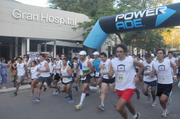 M s de 500 personas participaron de la Marat n Perrando Corre