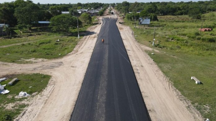 El Gobierno pavimenta tramo de las Rutas 1 y 3 para conectar