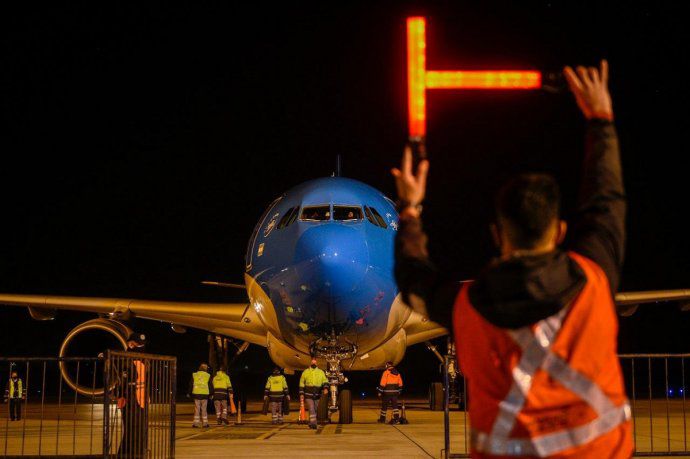 Parti esta madrugada un nuevo vuelo de Aerol neas Argentinas