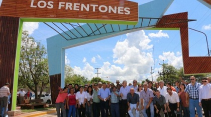 Peppo inaugur el portal de acceso a la localidad de Los Frentones