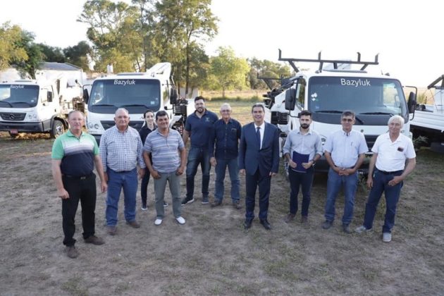 Cooperativas El ctricas Rurales recibieron del Gobernador cuatro